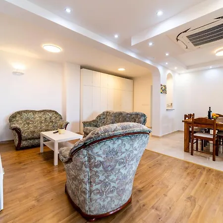 Pero Dido Апартаменты Банёл